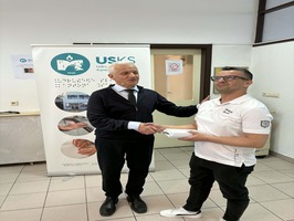 snimak člana IUdruženja Nadira Keserovića koji preuzima mobitel od direktora Fikreta Zuke